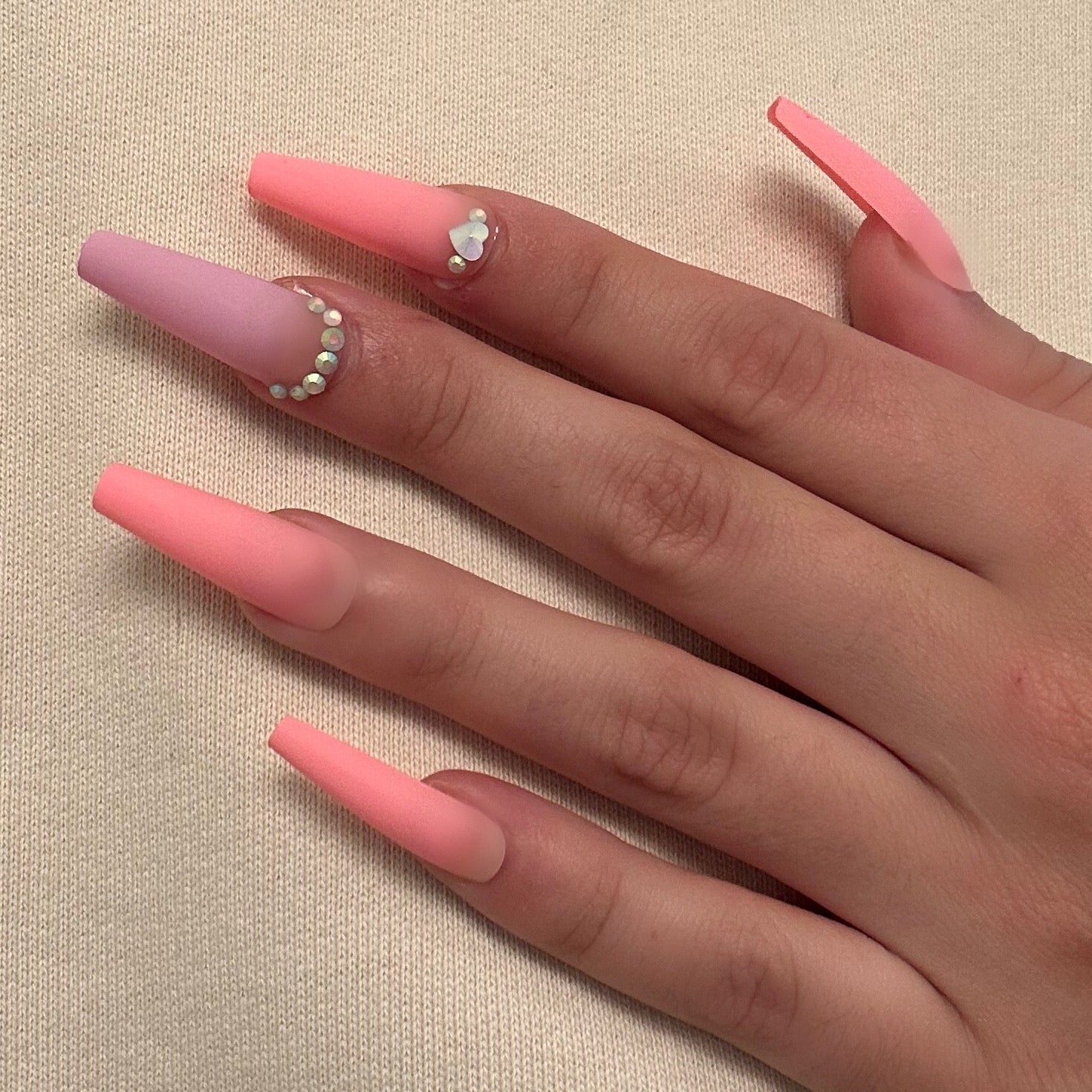 PINK GRADIENT Swatch: Extra Long Pink Press On Nails | Lavaa Beauty